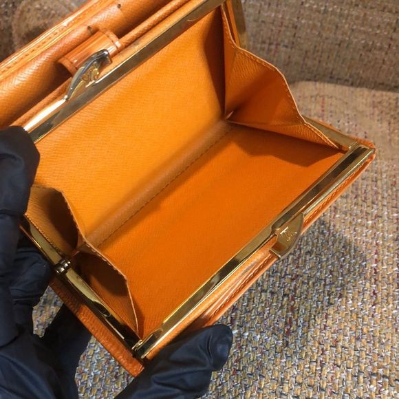 WomLOUIS VUITTON Orange EPI Porte Monnaie Viennois Bifold KissLock Wallet RARE - Picture 8 of 17